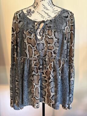 Buddy Love  Gray and Tan Snake Print Babydoll Top Sz Large